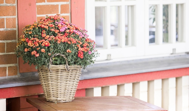 Mały balkon z klimatem – proste i stylowe aranżacje