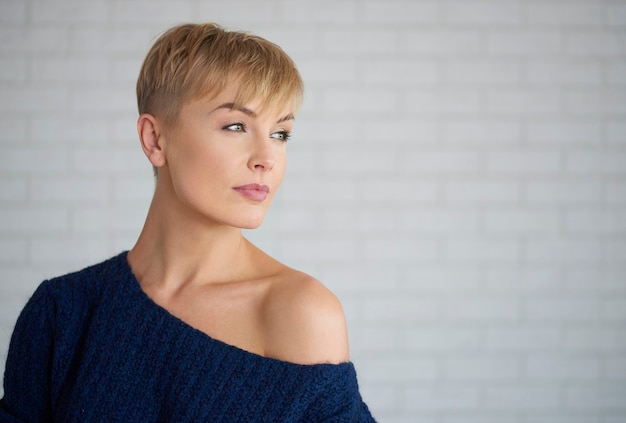 Modne cięcia fryzury odmładzające po 40 krótkie dla każdego wieku