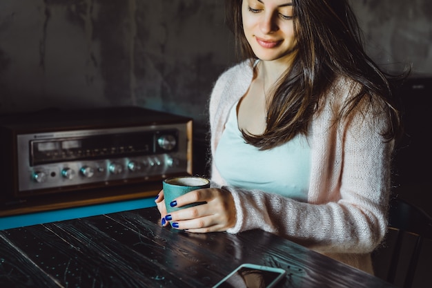 Trendy radio najnowsze technologie i styl użytkowania