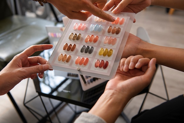 Stolik do manicure praktyczny i elegancki wybór 2024