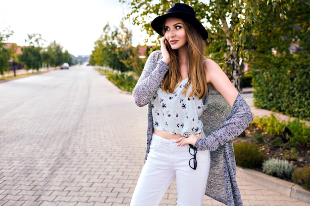 Modne bluzy damskie najlepsze fasony na sezon