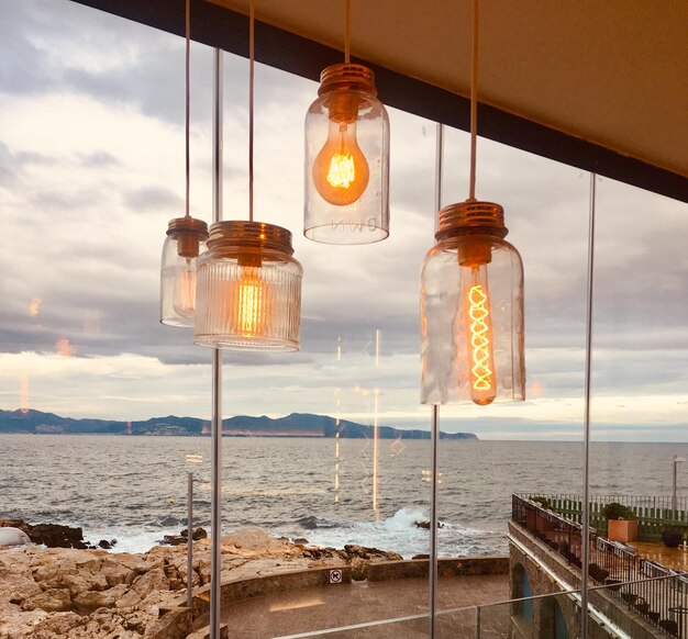 Lampy solarne na balkon skuteczne i energooszczędne rozwiązanie