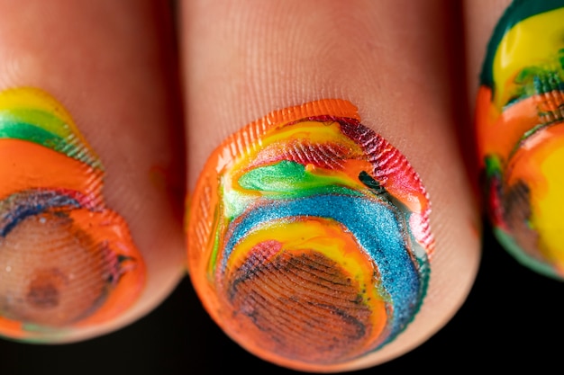 Modny pedicure 2025 trendy i kolory na sezon