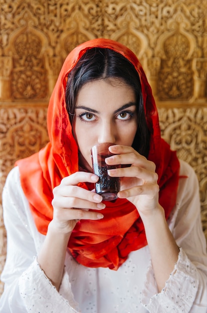 Perfumy arabskie damskie – esencja luksusu i trwałości