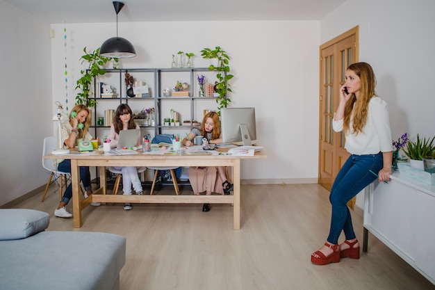 Mały salon z kuchnią aranżacje – sprawdzone pomysły dla Ciebie