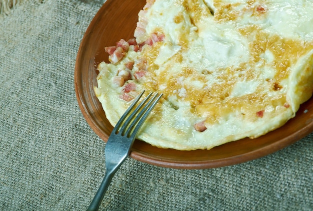 Omlet przepis na słono i na słodko, sprawdzone triki