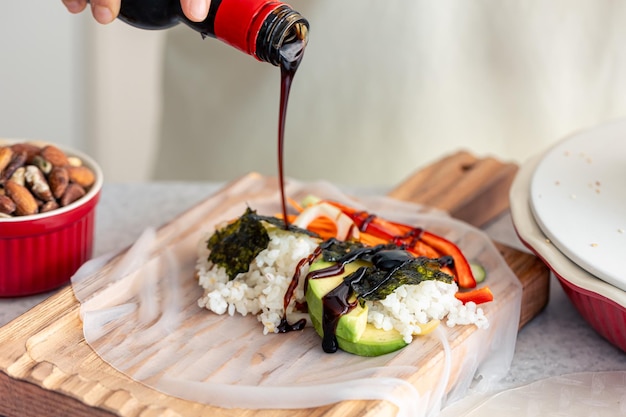 Domowy sos teriyaki – sprawdzony przepis na aromatyczny smak Azji